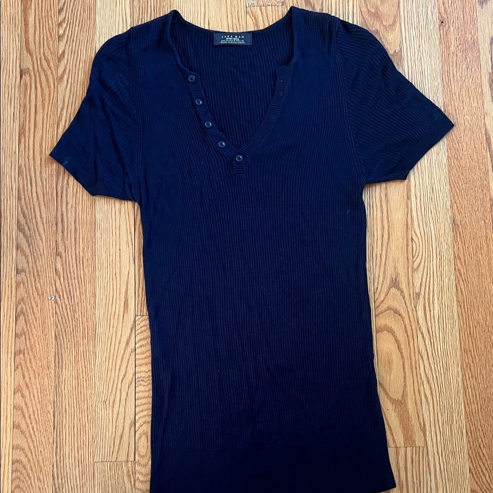 Zara Black Buttoned V-Neck Tee